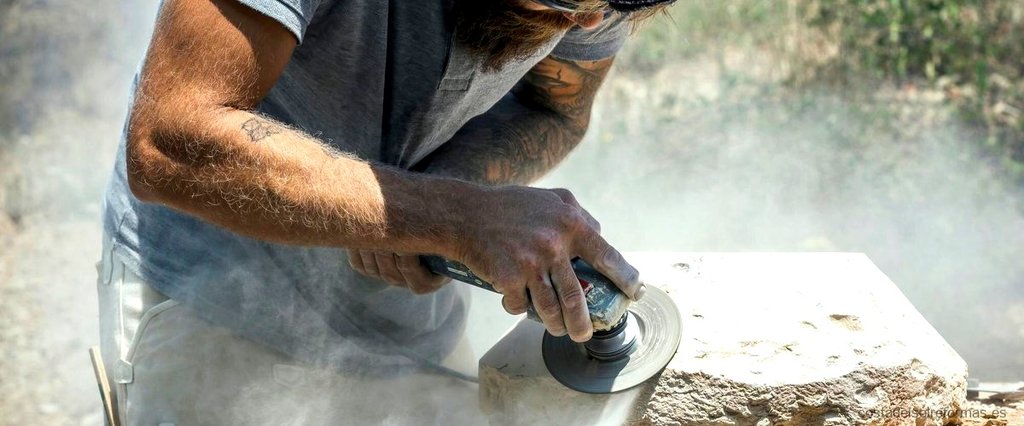 ¿Cuánto tiempo se necesita para realizar un servicio de construcción o reforma con un albañil en Torrox, Málaga?